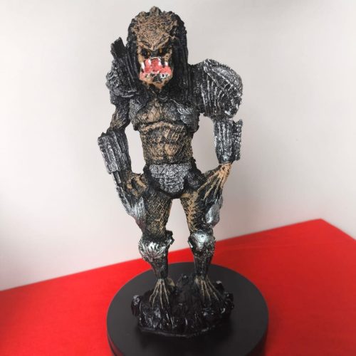 Predador Sem Mascara Resina (1)